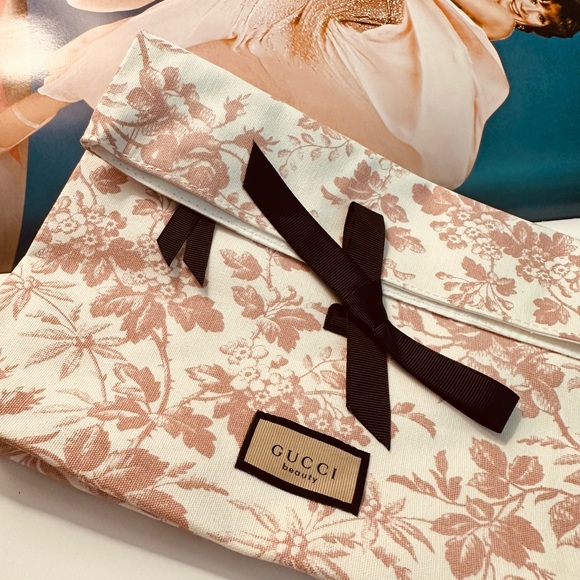 Gucci Accessories - New GUCCI Beauty Pochette